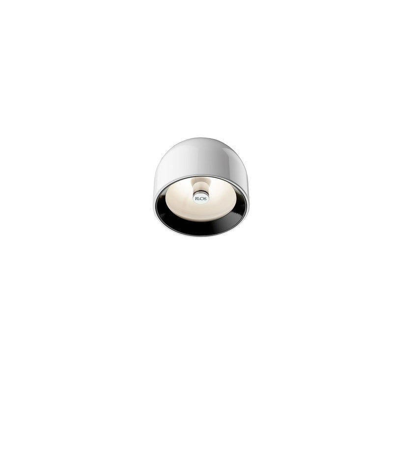 Flos Wan Ceiling Wall Lampada a parete o soffitto Bianco in alluminio accesa in ambiente, design e diffusione della luce