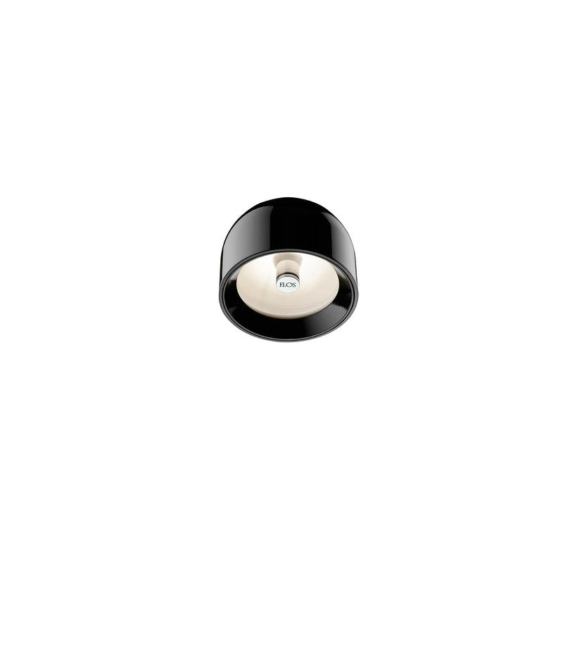 Flos Wan Ceiling Wall Lampada a parete e soffitto nero in alluminio e lucido accesa in ambiente, design e diffusione...