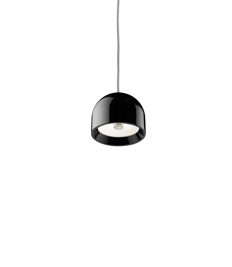Flos Wan Suspension Lampada 11 cm a sospensione Nero lucido in alluminio accesa in ambiente, design e diffusione della luce