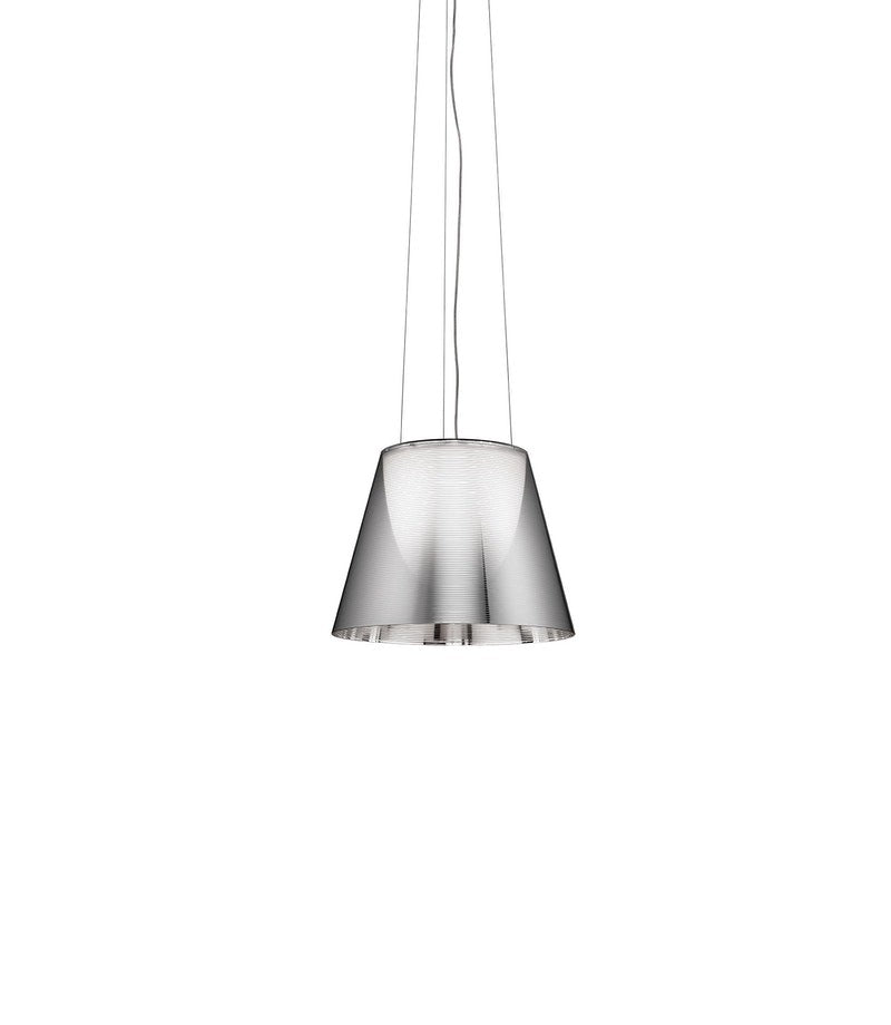 Flos KTribe Suspension 2 Lampada A Sospensione Argento Argento Alluminato accesa in ambiente, design e diffusione della luce