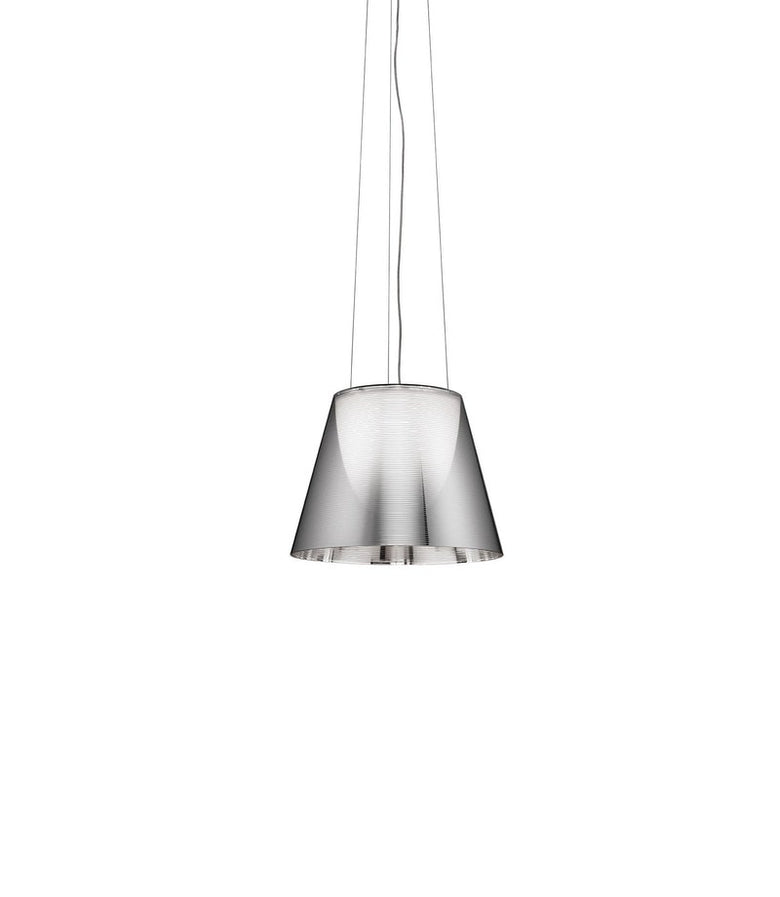 Flos KTribe Suspension 2 Lampada A Sospensione Argento Argento Alluminato accesa in ambiente, design e diffusione della luce