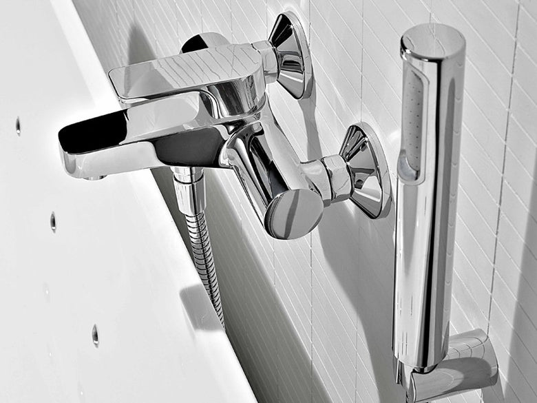 Wind Zucchetti Set Miscelatori per Lavabo Bidet e Vasca, dettaglio ravvicinato della texture antiscivolo - Zucchetti...