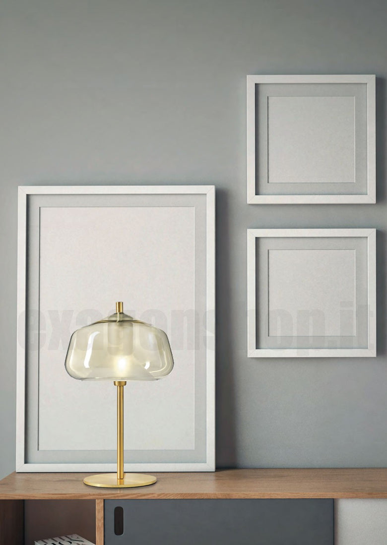 Miloox Xray Lampada da tavolo in vetro miele e montatura, particolare del diffusore luminoso