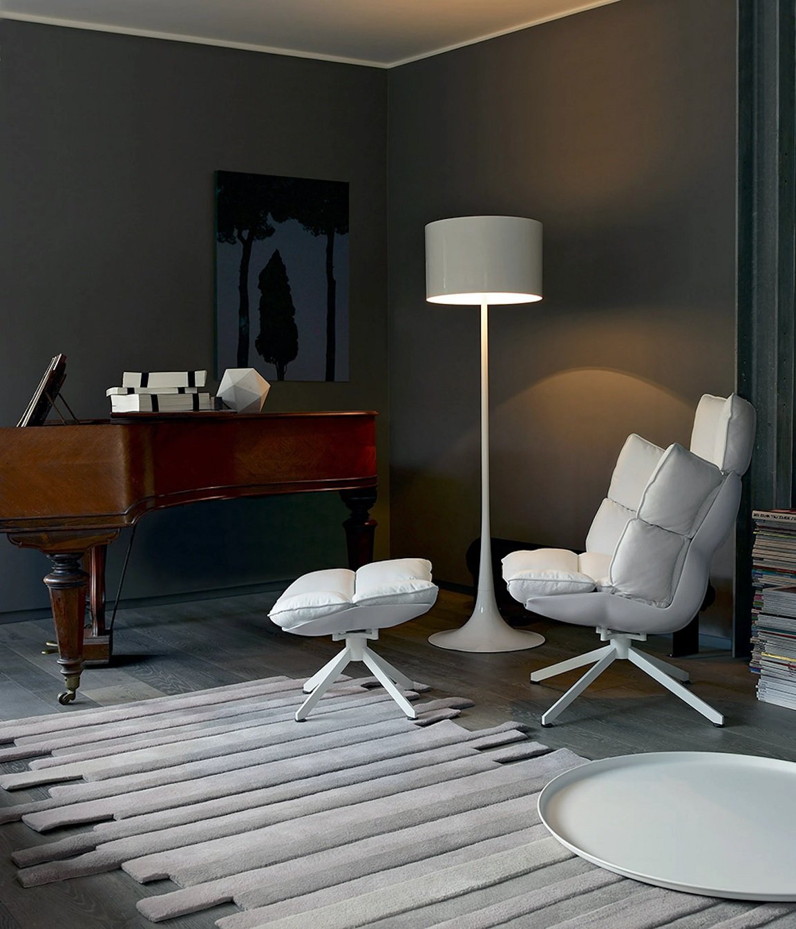 Flos Spun Light Floor Lampada a pavimento Bianco lucido spenta, dettaglio del corpo lampada e dei materiali