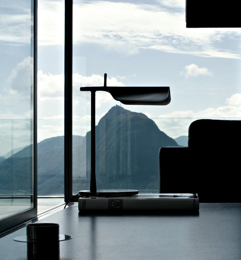Flos Tab Table Lampada scrivania nero spenta, dettaglio del corpo lampada e dei materiali